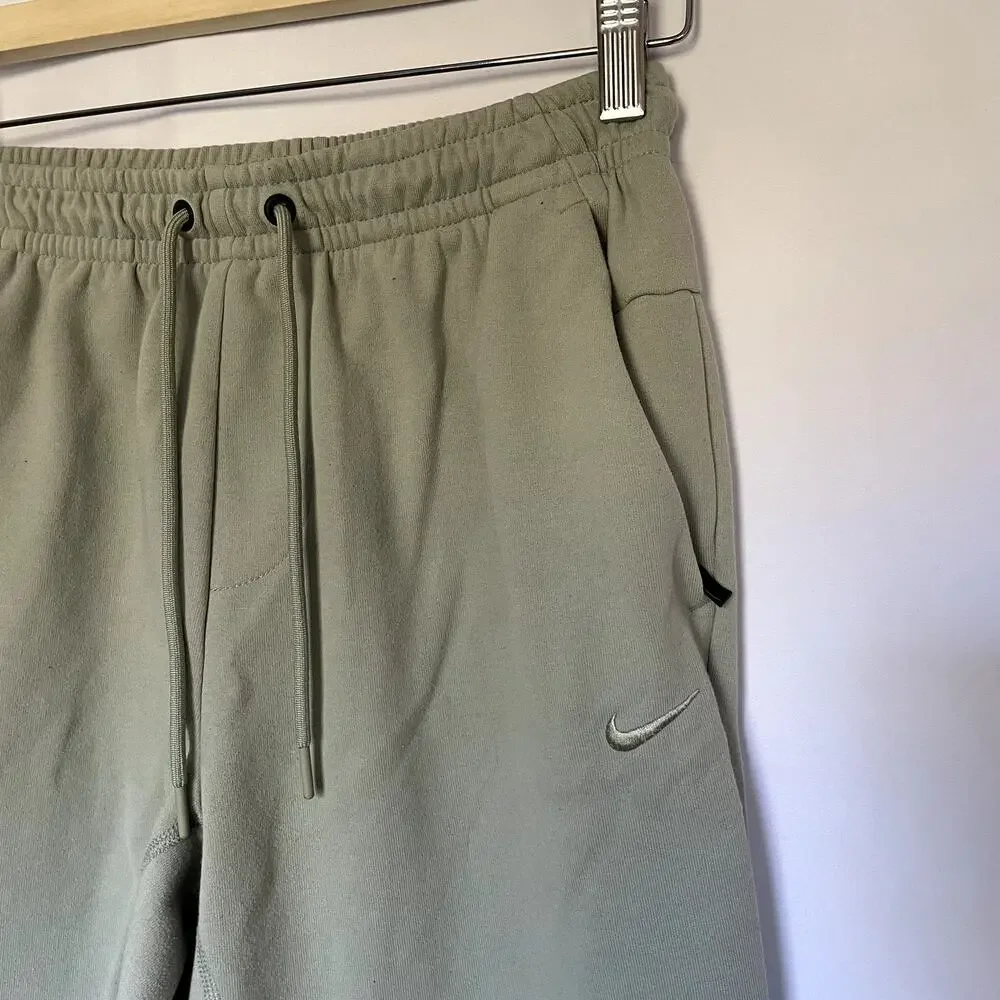 Nike‎ Dri-Fit sage green sweatpants athletic elastic waist women' size small
